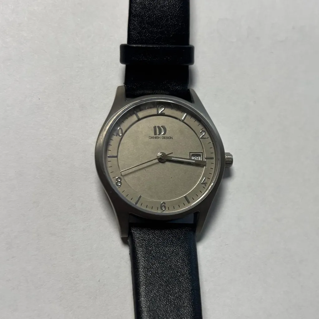 Montre femme en titane anti-allergique Danish Design Titan chic
