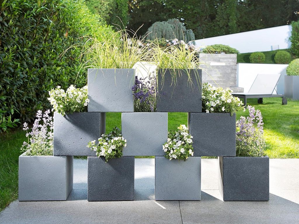 Plantenbak aus Kunststoff grau (Stony Grey) 40 cm lang 40 cm breit 33 cm hoch 44 l Volumen - C-Cube Stil - Garten Dekoration