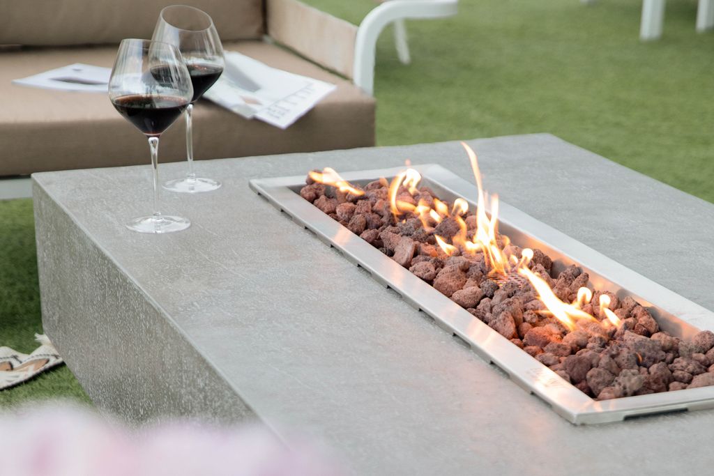 HAMPTON Feuerstelle SET | Travertin-Optik | | Wetterfest | 142.2 x 81.3 x 35.6 cm