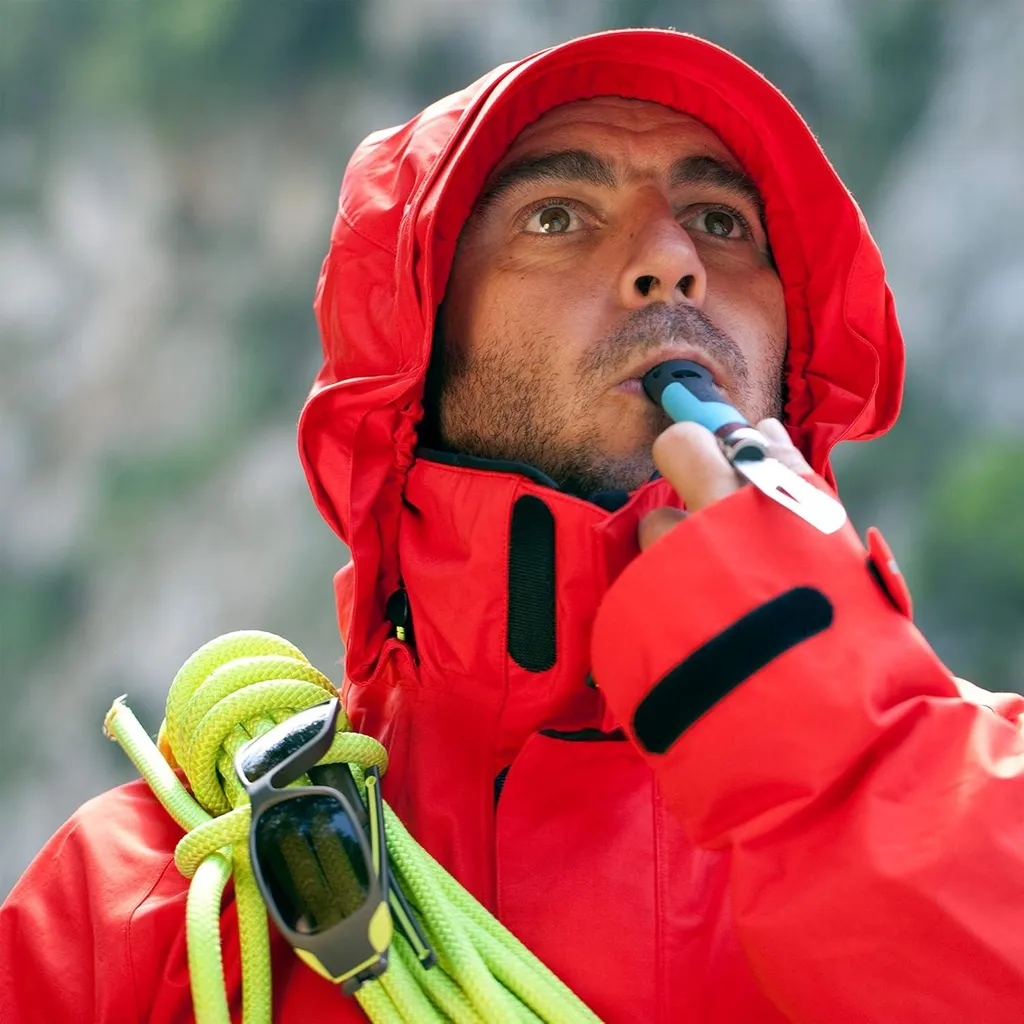Couteau Outdoor n° 8 : L'Acier Haute Qualité pour ne plus Rater vos Coupes