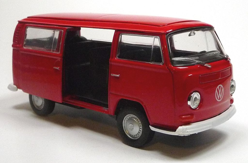 VW Bus Bulli T2 rot Modellauto Spritzguss ca. 11-12 cm Produktbild 