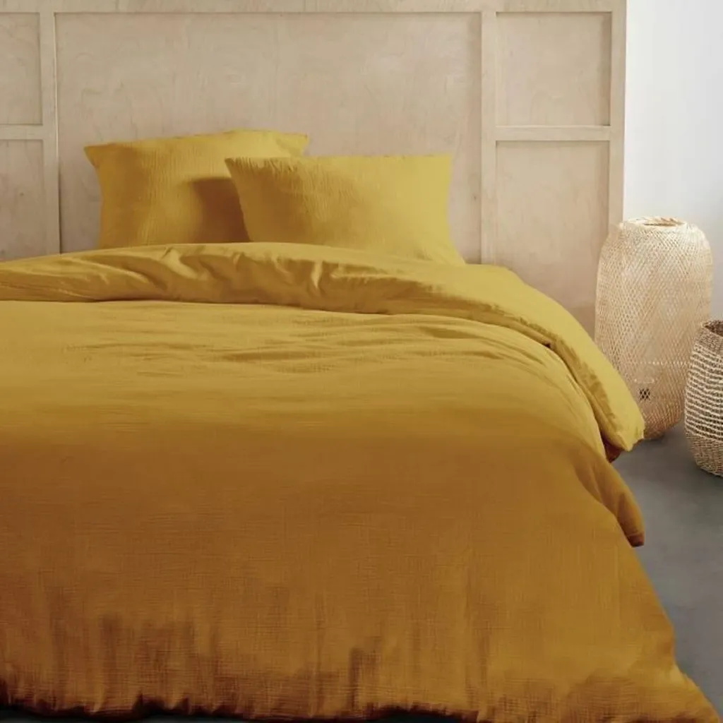 Dormez au frais dans cette parure de lit 240x220 en gaze de coton Ocre