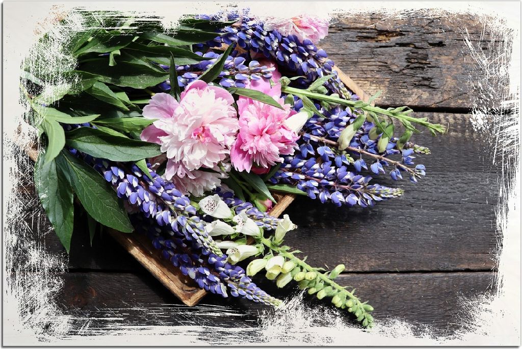 Kunstdrucke Wandbilder Holz in : Brillante Farben, Größe 60 x 90 cm Motiv Stillleben mit Frühlingsblumen