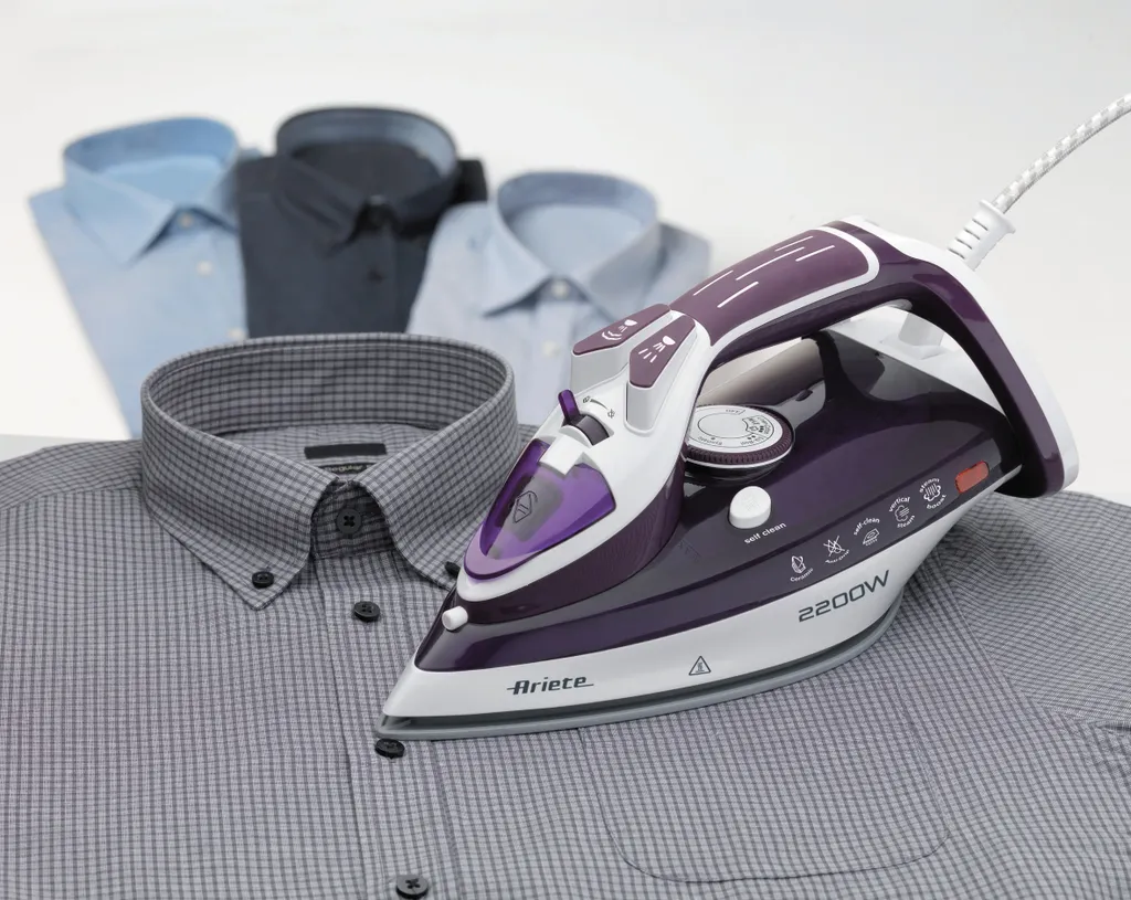 Fer vapeur Ariete 2200W Semelle Céramique glisse parfaite - Violet