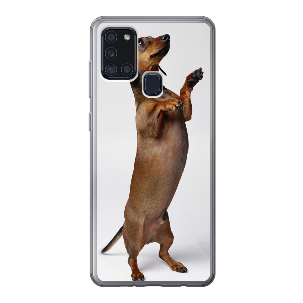 MuchoWow Handyhülle Schutzhülle Hülle für Samsung Galaxy A21s Ein Dackel, der auf seinen beiden Hinterbeinen steht Silikon Softcase Handy Hü...