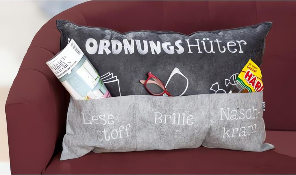 Gilde Kissen Ordnungshüter hellgrau dunkelgrau mit Taschen, bestickt Lesestoff Brille Naschkram , 100% Polyester L= 40,0 cm B= 60,0 cm H= 10,0 cm ...
