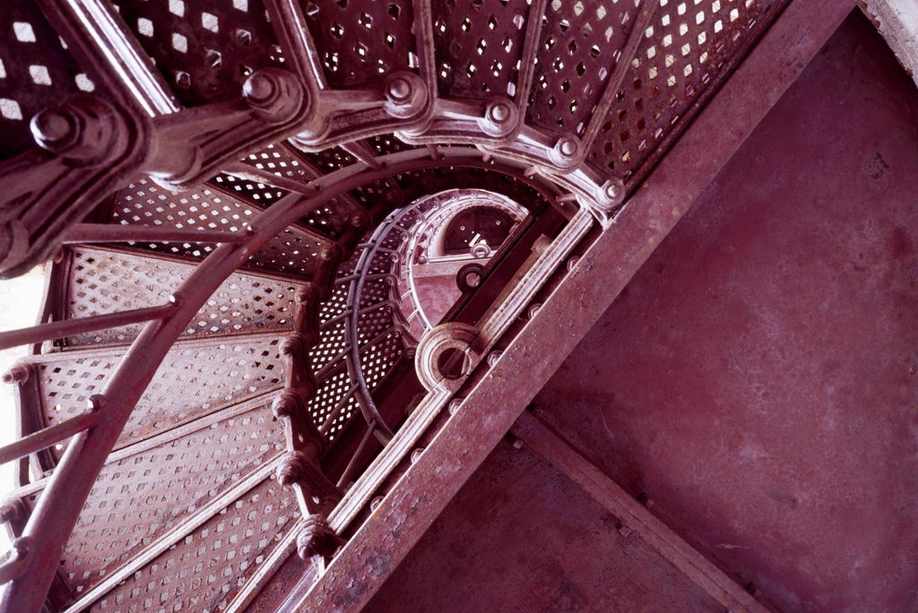hansepuzzle 12489 - Treppen-Haus Puzzle, 2000 Teile, Gebäude, 90,0 x 60,0cm mit hochwertiger Aufbewahrung, Kartonbox & Beutel