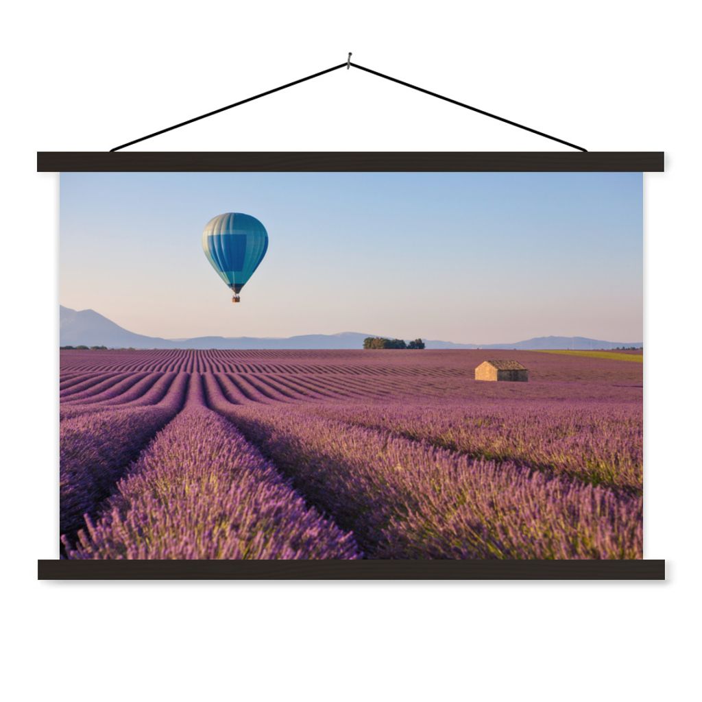 MuchoWow Textilposter Heißluftballon fliegt über ein Lavendelfeld 60x40 cm mit schwarzem Rahmen - Hölzernes