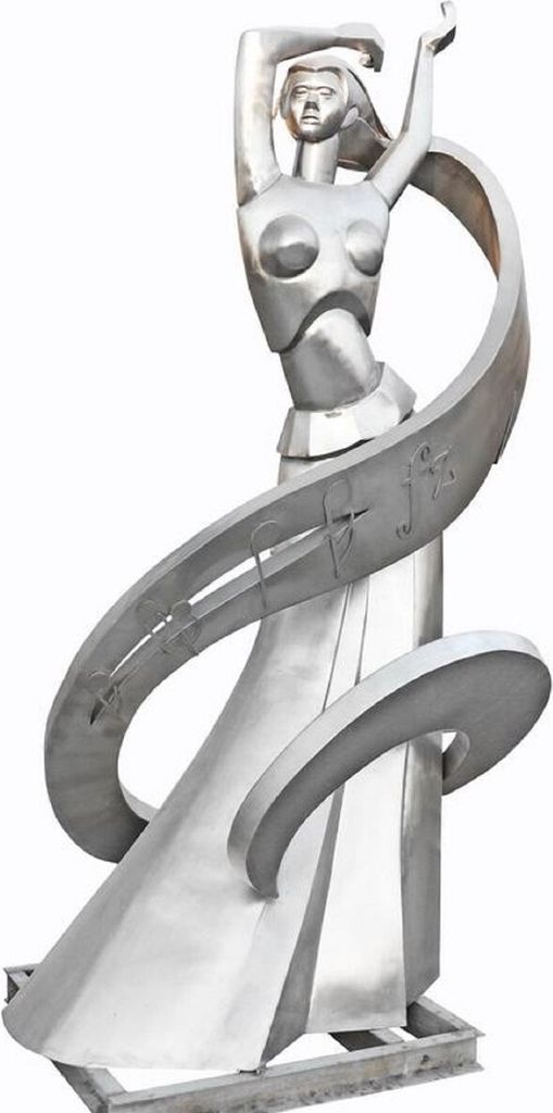 Casa Padrino Luxus XXL Garten Deko Skulptur Tänzerin Silber / Grau H. 350 cm - Riesige XXL Garten Deko Edelstahl Figur - XXL Edelstahl Garten Skul...