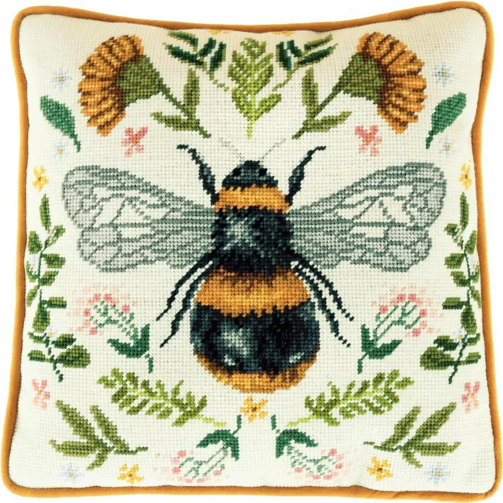Kit de coussin à broder Gobelin Abeille botanique Bothy Threads TAP12