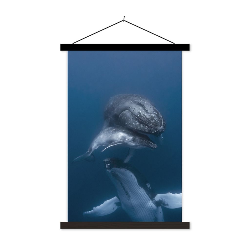 MuchoWow Textilposter Wale - Meer - Familie 60x90 cm mit schwarzem Rahmen - Poster Wohnzimmer