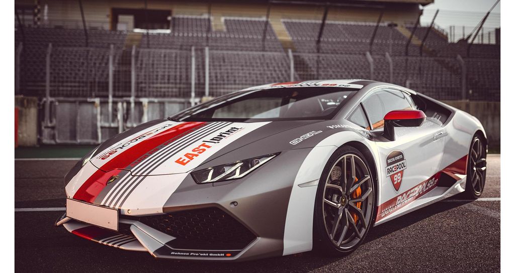Jochen Schweizer Lamborghini selber fahren ab 14 Jahre (3 Rd.); Erlebnis verschenken oder selbst erleben; Gutschein gültig für 1 Person Zuschauer...