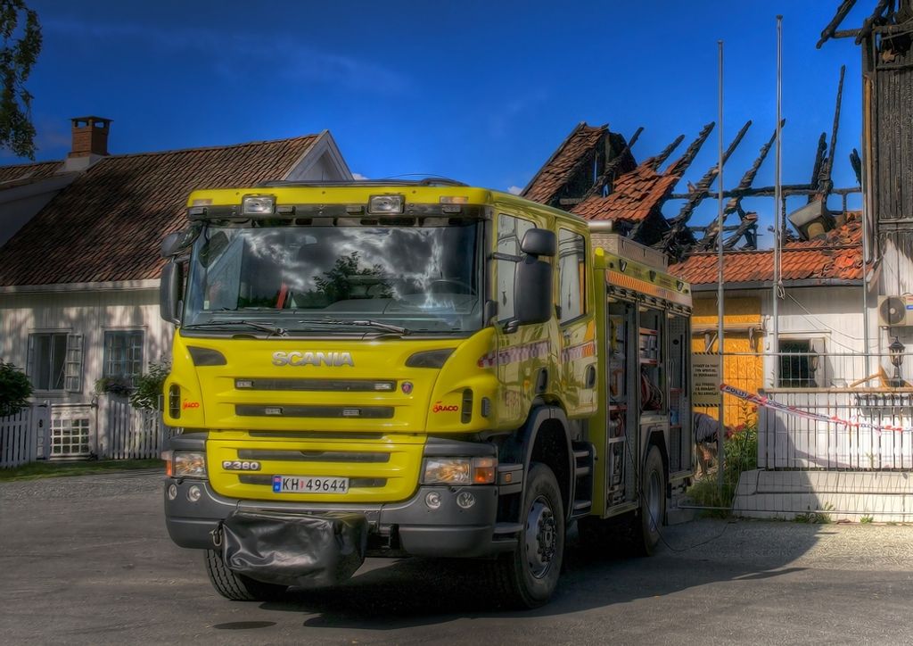hansepuzzle 62965 - Feuerwehrauto Puzzle, 260 Teile, Fortbewegung, 41,0 x 28,0cm mit hochwertiger Aufbewahrung, Kartonbox & Beutel