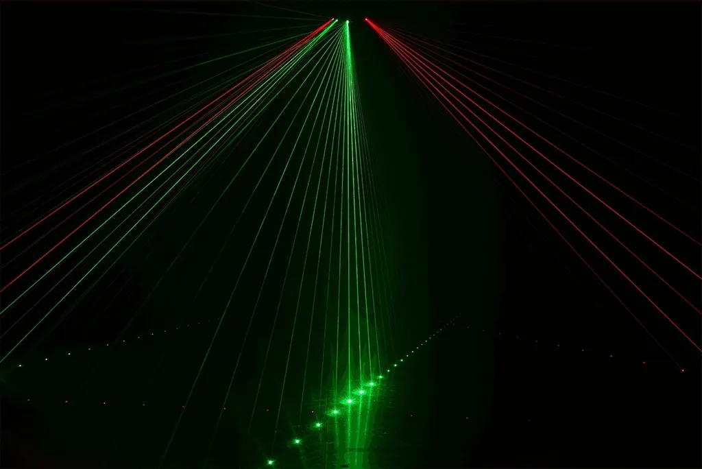 Laser ALGAM Spectrum Six : dynamisez vos sets DJ avec 6 sorties laser - 2