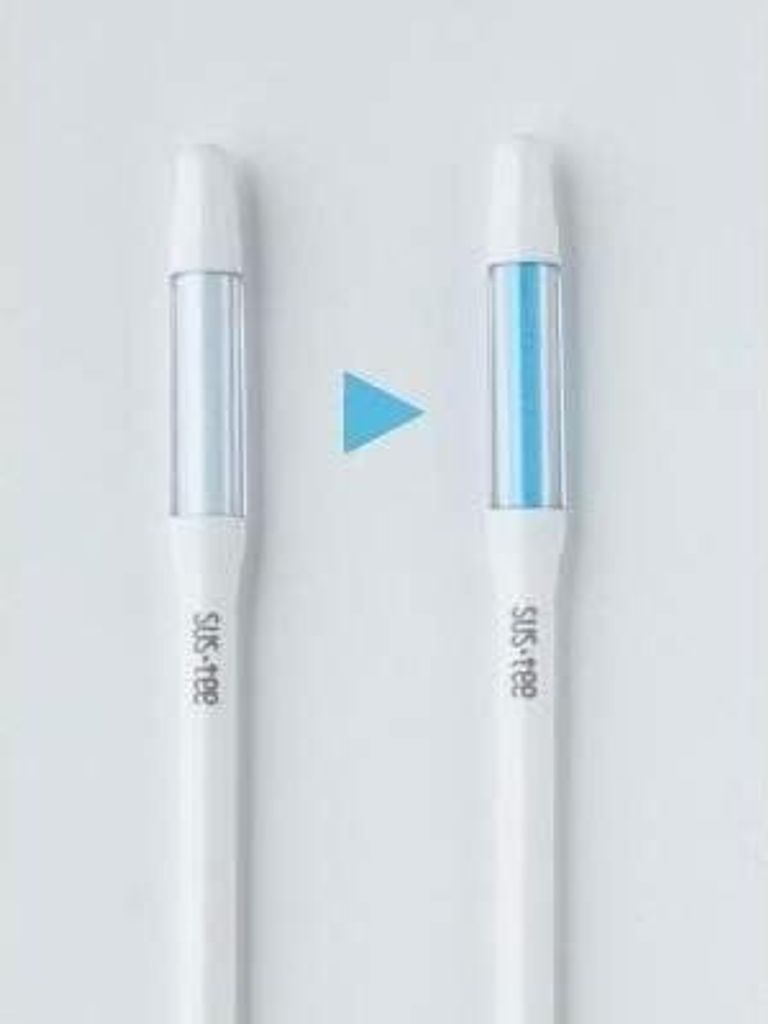 Two identical white pens with clear cylindrical sections, one showing a light blue liquid and the other empty, with a blue triangle arrow between them indicating a change or process.