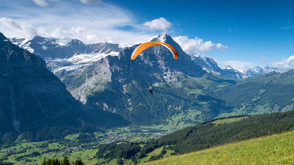 Jochen Schweizer Gleitschirm Tandemflug; Erlebnis verschenken oder selbst erleben; Gutschein gültig für 1 Person Zuschauer/Begleitperson möglich