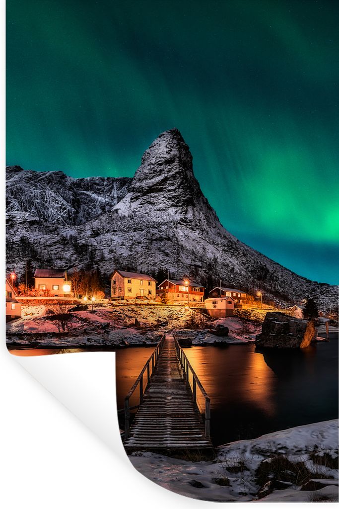 MuchoWow Wandtattoo Wandsticker Wandaufkleber Nordlicht - Island - Schnee - Dorf - Grün - Berge 60x90 cm Selbstklebend und Repositionierbar - St...