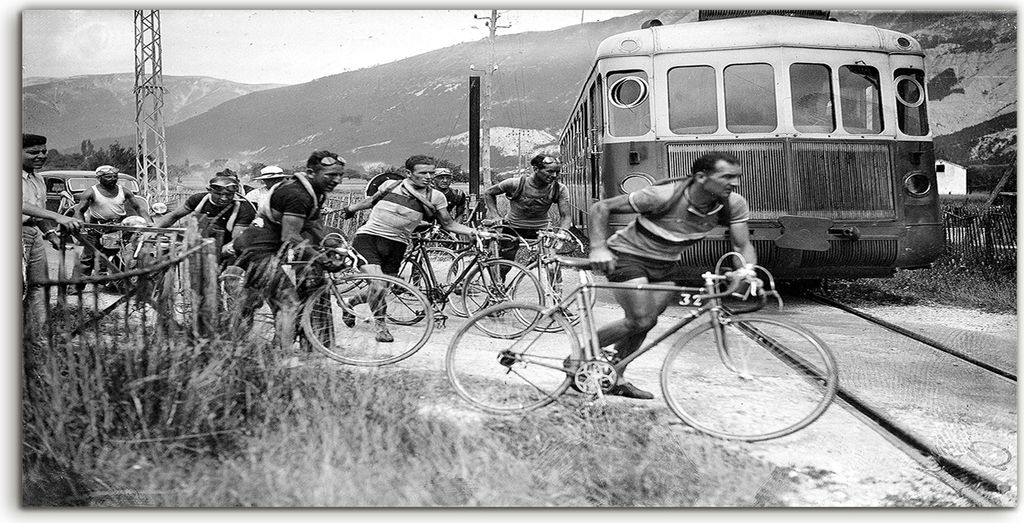 Coloray Spritzschutz aus Glas 120x60 Wandkunst Küchenrückwand Foto Bild Tour de France Roger Lapebie
