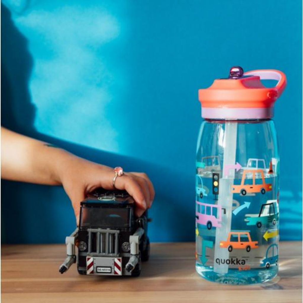 Quokka Kids Glow, Plastikflasche mit Strohhalm Cars, 580ml, 40285