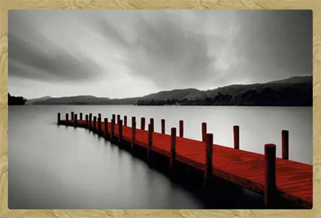 Grand Poster Jetty Rouge pour salon avec cadre hêtre Shinsuke 61x91 cm