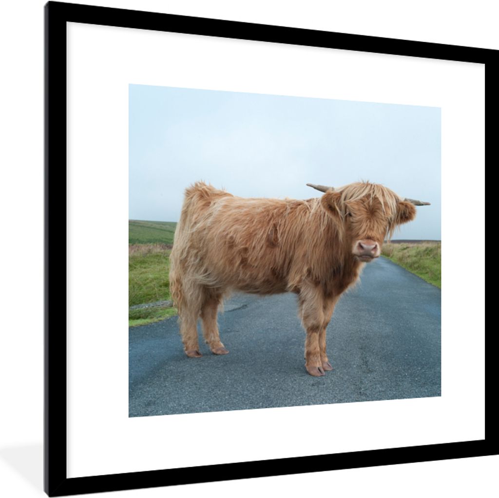 MuchoWow® Gerahmtes Poster Scottish Highlander - Straße - Produktbild 