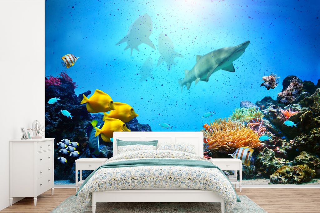 MuchoWow Fototapete für Wohnzimmer oder Schlafzimmer Wandtapete Vinyl Motivtapete Meer - Fische - Korallen - 330x220 cm - Fototapeten
