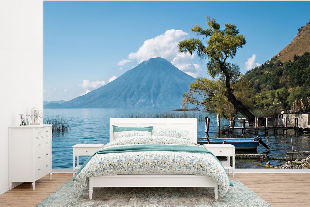 MuchoWow Fototapete für Wohnzimmer oder Schlafzimmer Wandtapete Vinyl Motivtapete See - Vulkan - Hafen - 295x220 cm - Wand Tapete