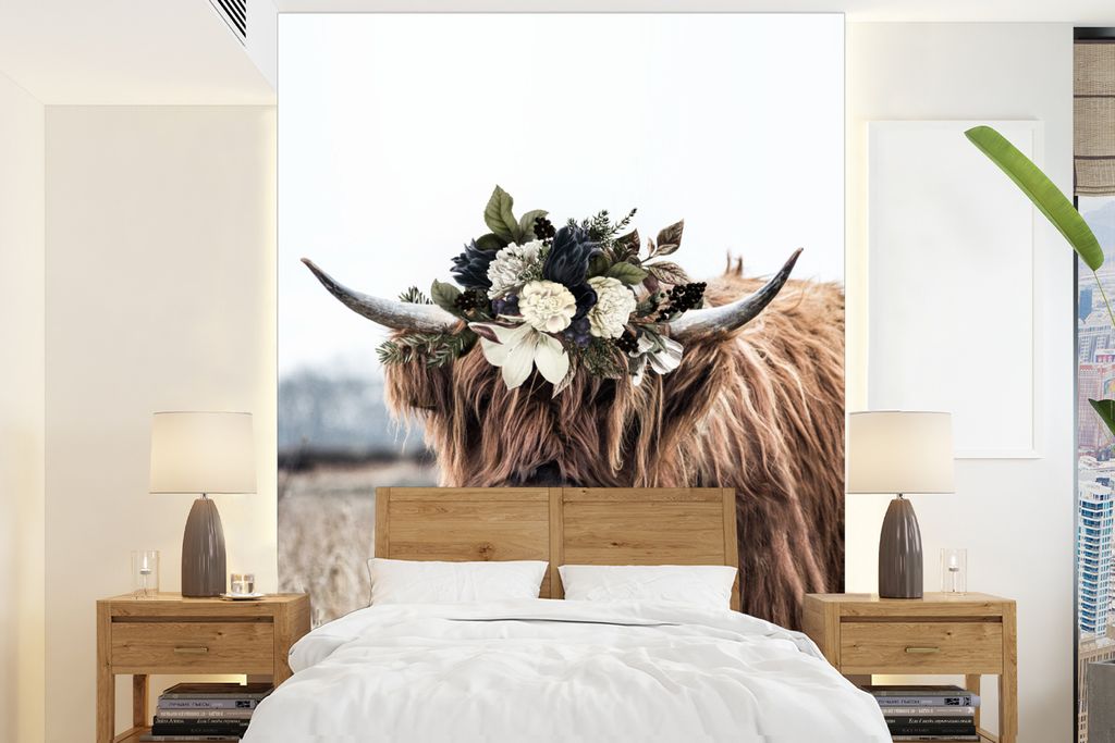 MuchoWow Fototapete für Wohnzimmer oder Schlafzimmer Wandtapete Vinyl Motivtapete Schottische Highlander - Blumen - Hoorn - 195x260 cm - Wandbild