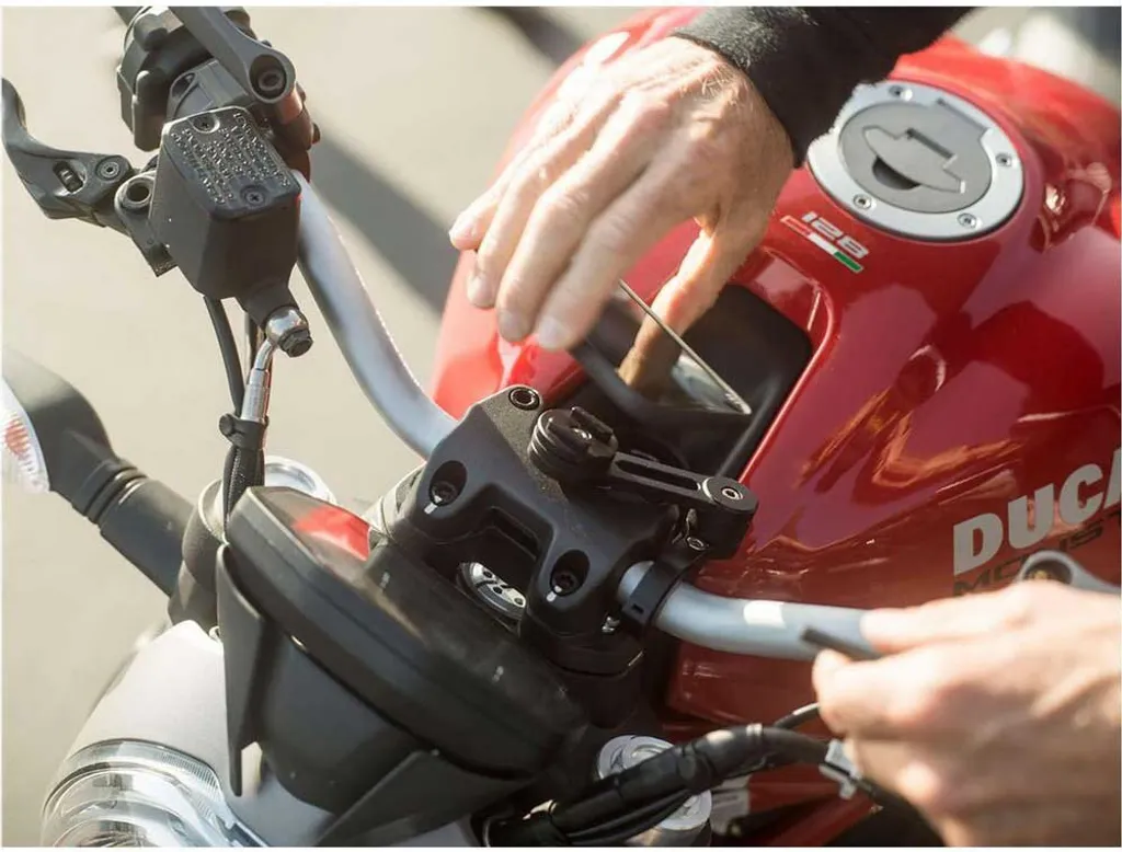 SP-CONNECT Moto Bundle Samsung S10E Supporto Manubrio per Moto Professionale - 8