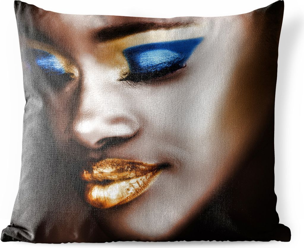 MuchoWow Outdoor Kissen - Frau - Gold - Lippenstift - 50x50 cm - Wetterfest - Lounge Kissen - Komfortabel - Kissen mit Bild