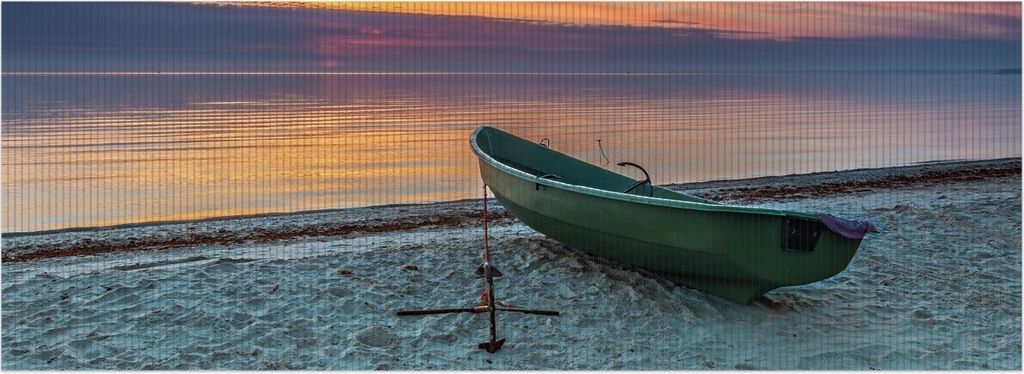 Wallario Duschmatte Antirutschmatte Badmatte Fußmatte Einsames Fischerboot mit Anker am Strand, Größe ca. 180 x 65 cm
