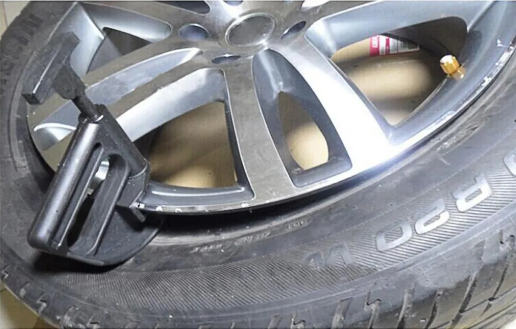 Morsetto Tallone per Smontagomme Truck: Strumento Centro Caduta Cerchi