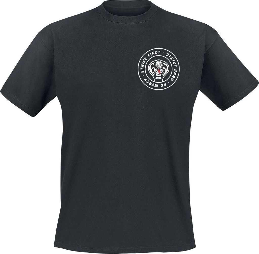 Cobra Kai T-shirt voor heren, zwart, met witte patches. Productafbeelding 