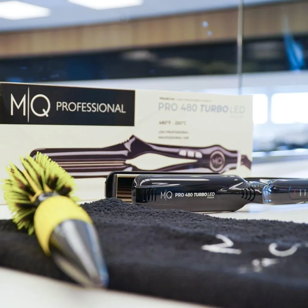 Lisseur MQ Professional 480 PRO : Titanium 250°C pour Cheveux Pro - 8