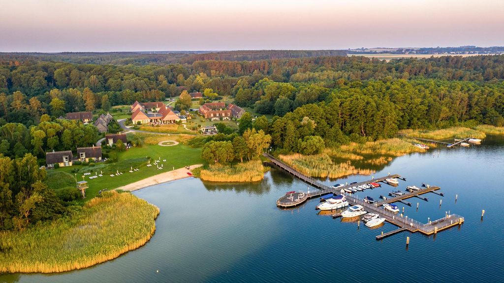 Jochen Schweizer Wellnessurlaub am Plauer See für 2 (1 Nacht); Erlebnis verschenken oder selbst erleben; Gutschein gültig für 2 Personen