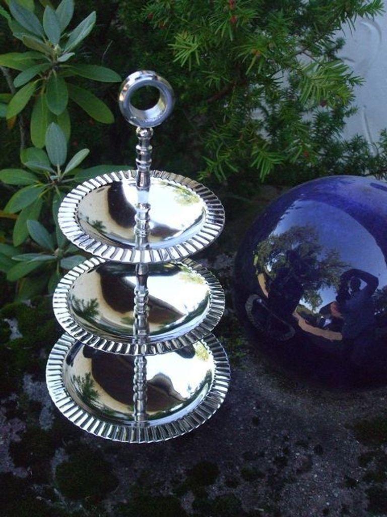 Dekorative Etagere, Standetagere, silber vernickelt, 3 Ablagen, rund