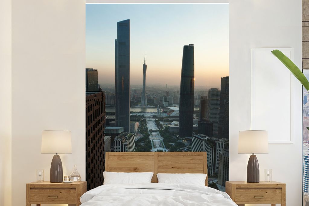 MuchoWow Fototapete für Wohnzimmer oder Schlafzimmer Wandtapete Vinyl Motivtapete Sonnenstrahlen über Guangzhou - 155x240 cm - Tapete