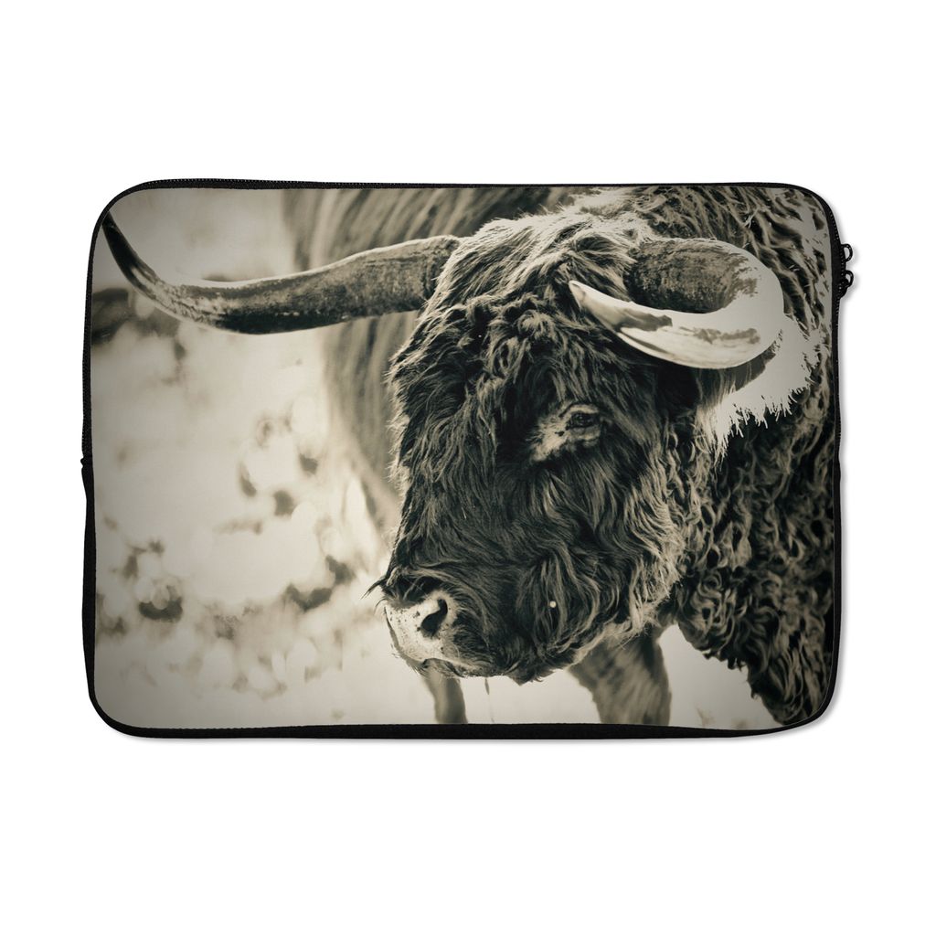 MuchoWow Laptop Hülle 13 Zoll Schottischer Highlander - Schnee - Hörner Laptoptasche - Laptophülle - Sleeve - Rundumschutz