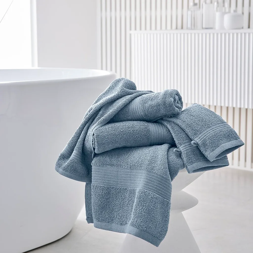 Serviette de bain simple ESSENTIAL en coton peigné doux 70x140 cm - 2