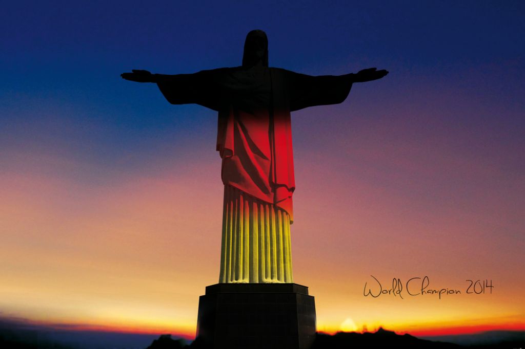Fußball Kunstdruck Bild - Deutschland Weltmeister 2014, Cristo In Schwarz, Rot, Gold (120 x 180 cm)