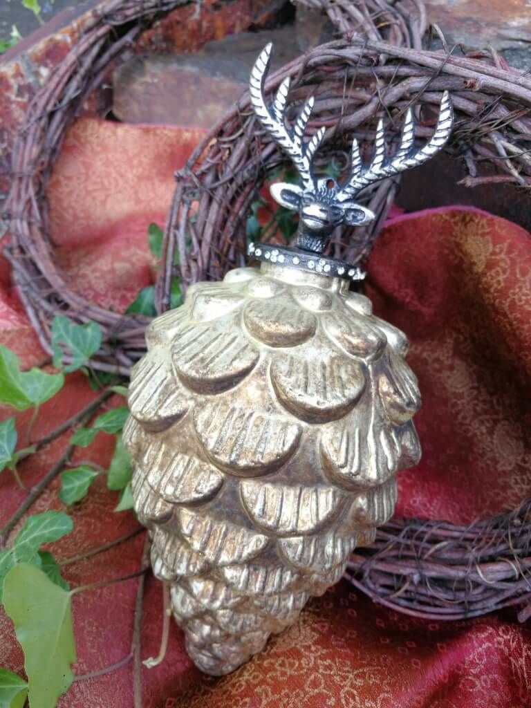 Christbaumkugel Zapfen Fyrre mit Hirsch, antikgold matt Christbaumkugel Zapfen Fyrre, antikgold matt - 24 cm