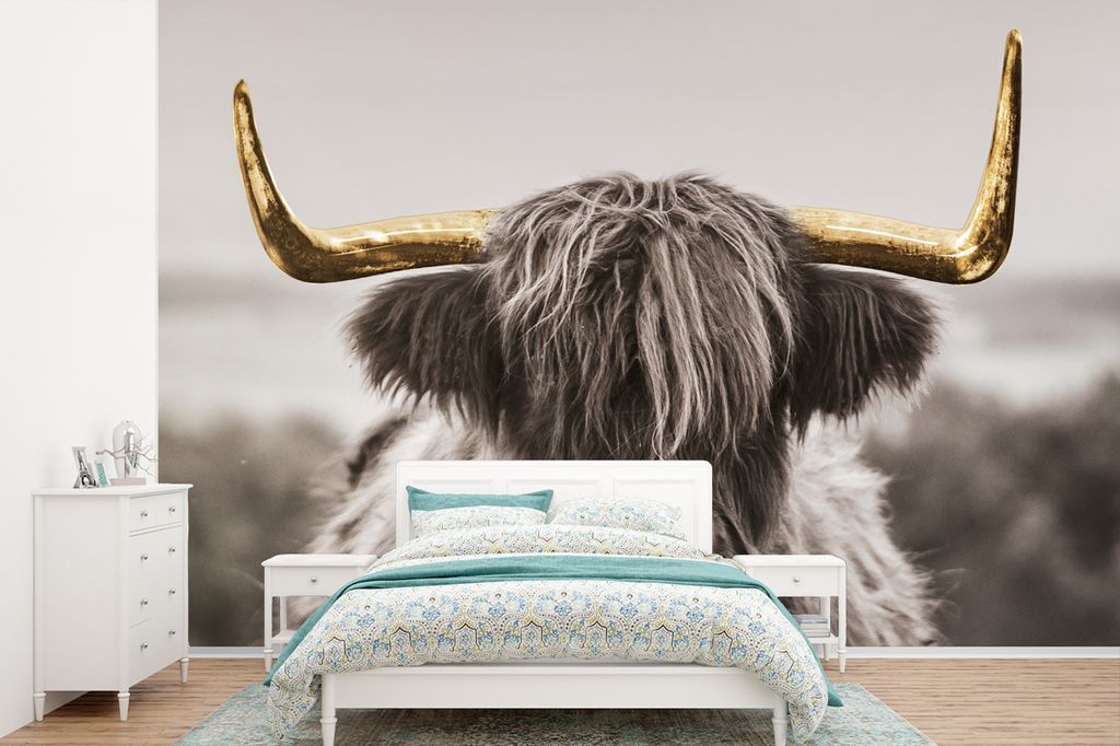 MuchoWow Fototapete für Wohnzimmer oder Schlafzimmer Wandtapete Vinyl Motivtapete Schottischer Highlander - Gold - Schwarz - Weiß - 600x400 cm ...