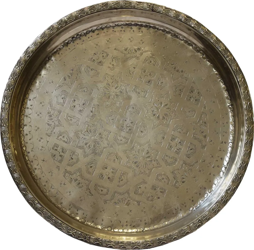 Petit plateau oriental antique : service élégant sans encombrer la table
