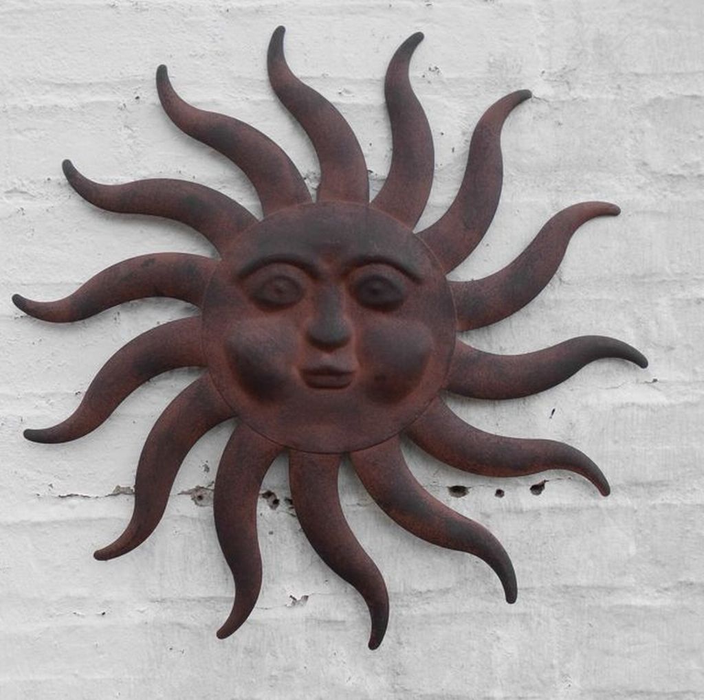 Wanddekoration Sonne Eisenblech rotbraune Patina 46 cm