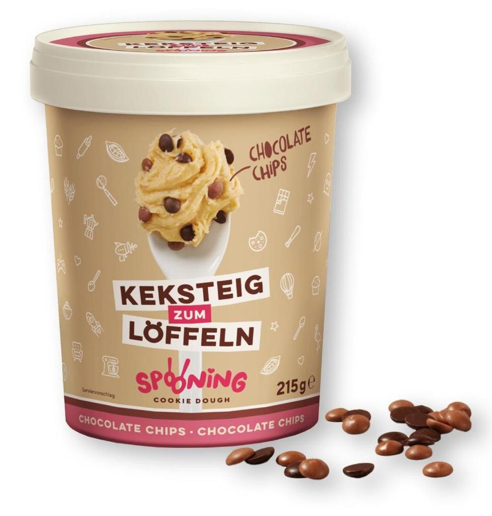 Spooning Chocolate Chips Produktbild 