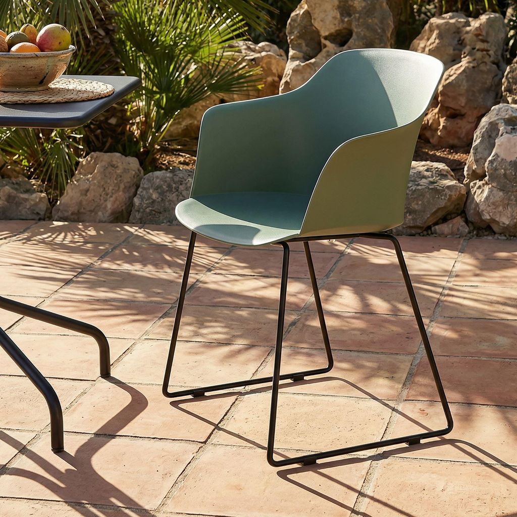 Gartenstuhl FORO im 4er Set, Grün - Outdoor Schalenstuhl aus Polypropylen, Sitzschale UV-beständig und pflegeleicht, schlanke Metallbeine, modern...