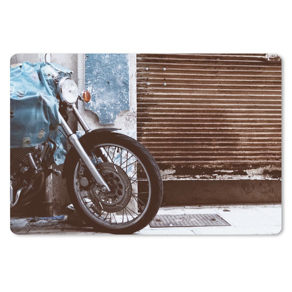 MuchoWow Schreibtischunterlage Ein geparktes Motorrad mit einem rostigen Garagentor 60x40 cm - XXL Mauspad - Großes Mauspad
