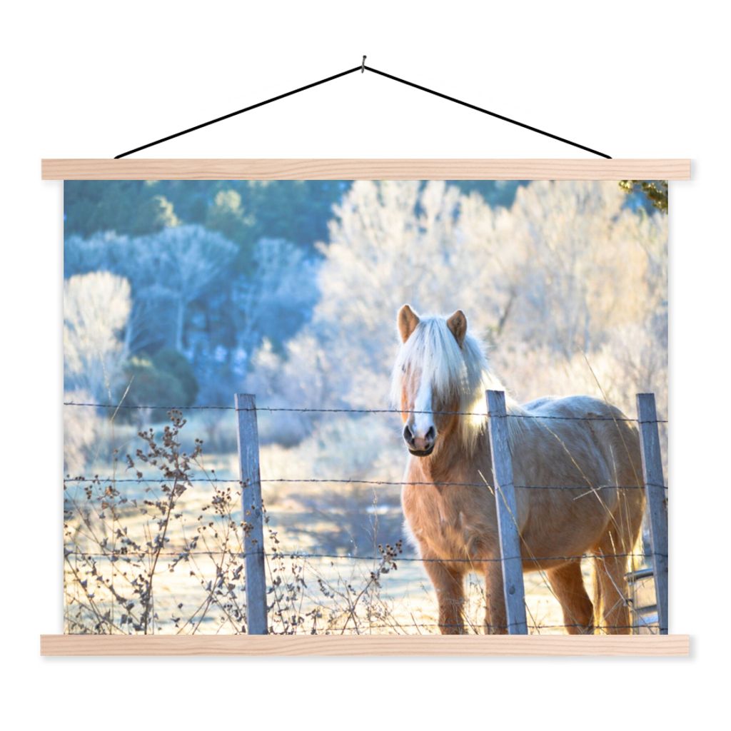 MuchoWow Textilposter Pferd - Winter - Schnee 120x90 cm mit holzfarbenen Rahmen - Magnetisch