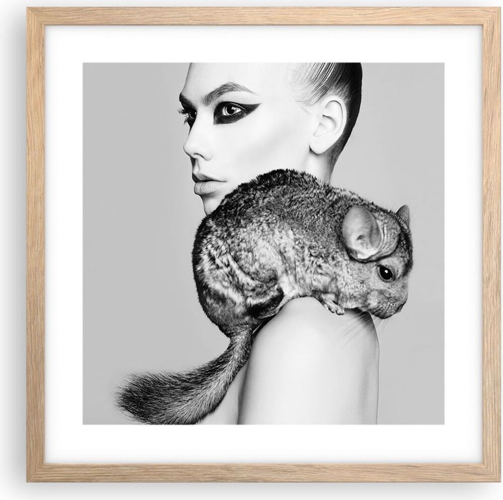 Gerahmtes Poster - Rahmen in heller Eiche - Chinchilla Frau Porträt - 40x40 cm - Wand Bild - Wanddeko - Wandbilder - Wandposter - Bilderrahmen - B...