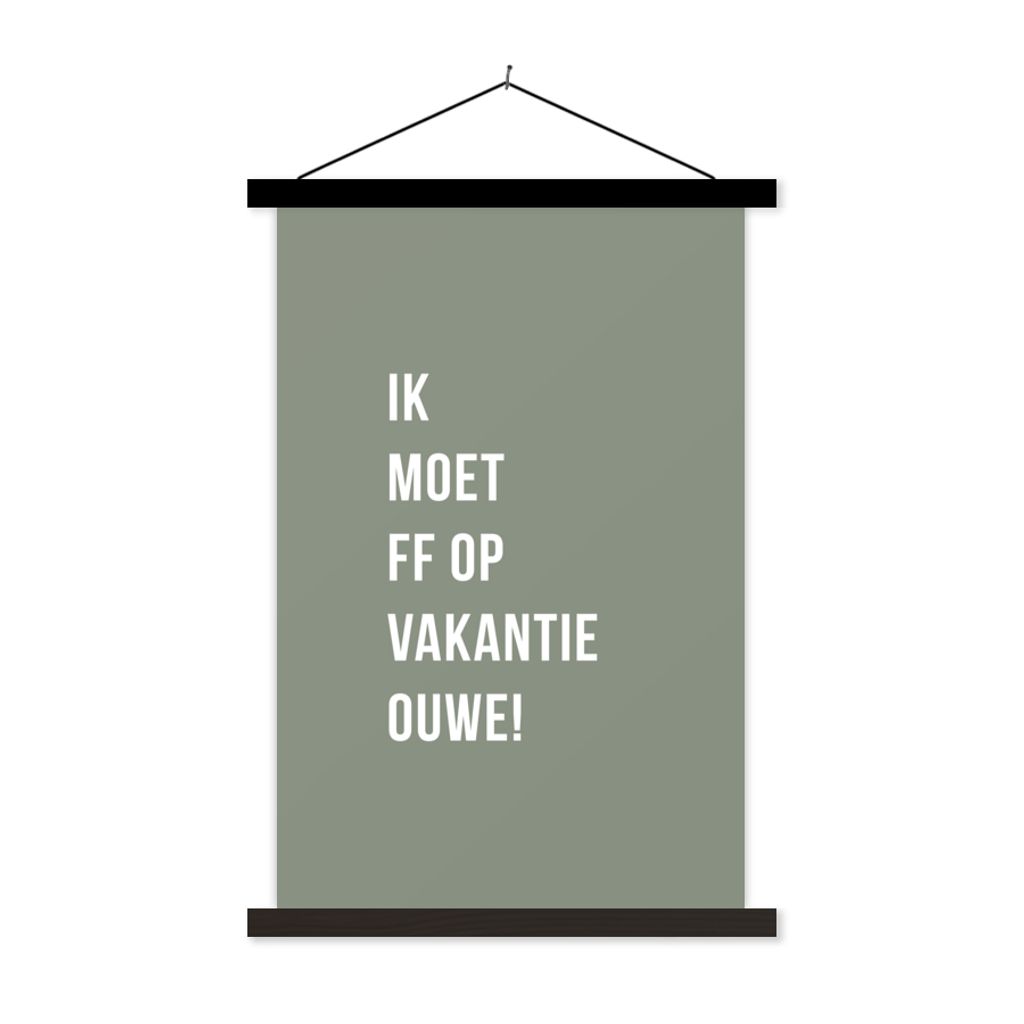 MuchoWow Textilposter Zitate - Ich muss in den Urlaub fahren, alter Mann! - Grün 40x60 cm mit schwarzem Rahmen - Wanddekorationen